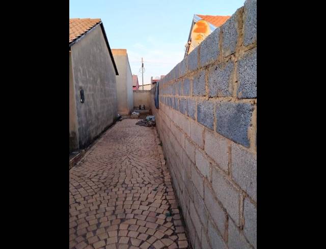 2 BEDROOM HOUSE FOR SALE IN VOSLOORUS